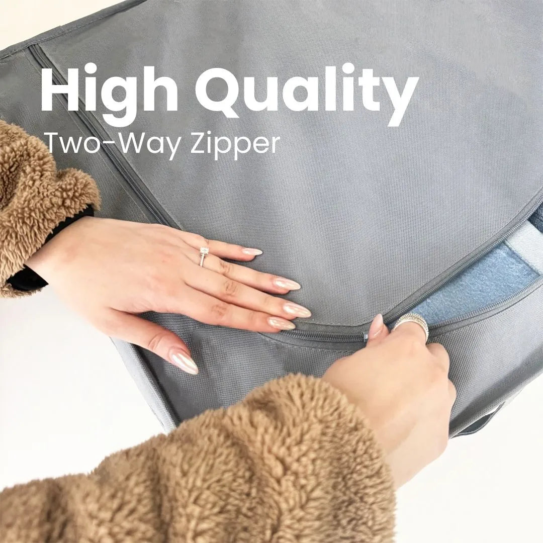 Underbed clothes storage bag with strong zipper closure and large capacity.